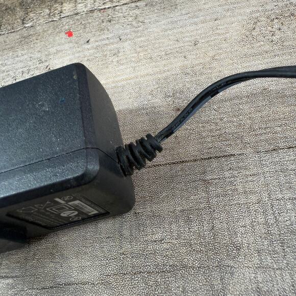 Shenzhen Power Supply 100-240V 50/60Hz - Picture 9 of 10